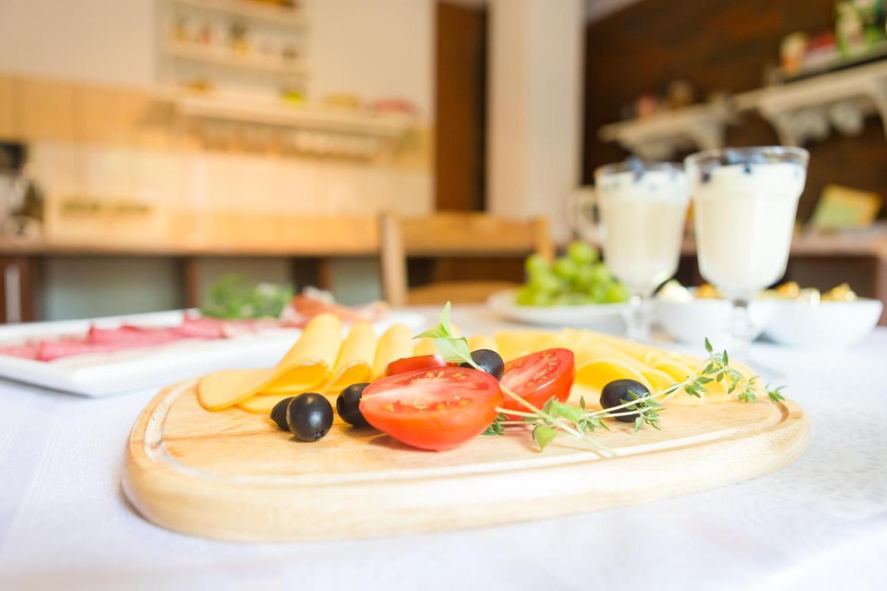 Bed & Breakfast Jeziorki 71 *
